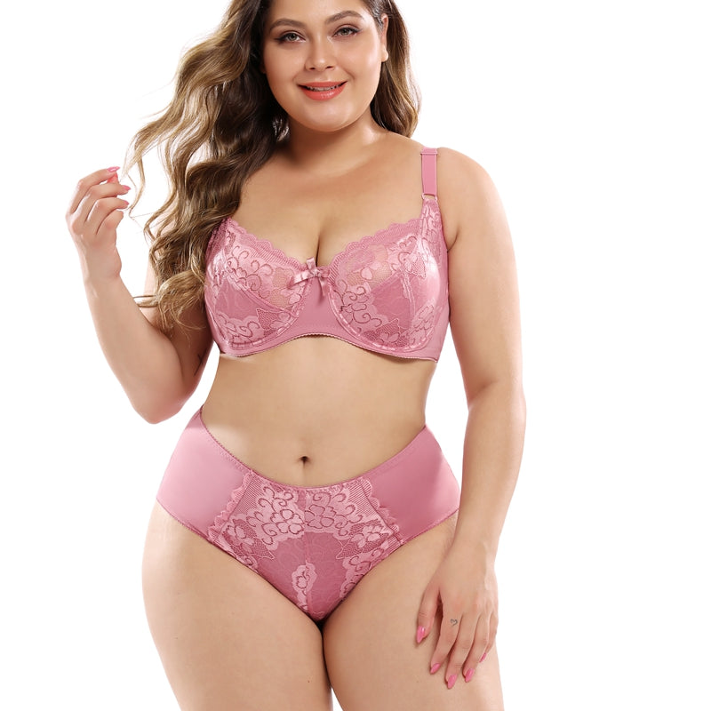 Dentelle plus la taille de soutien-gorge ensemble