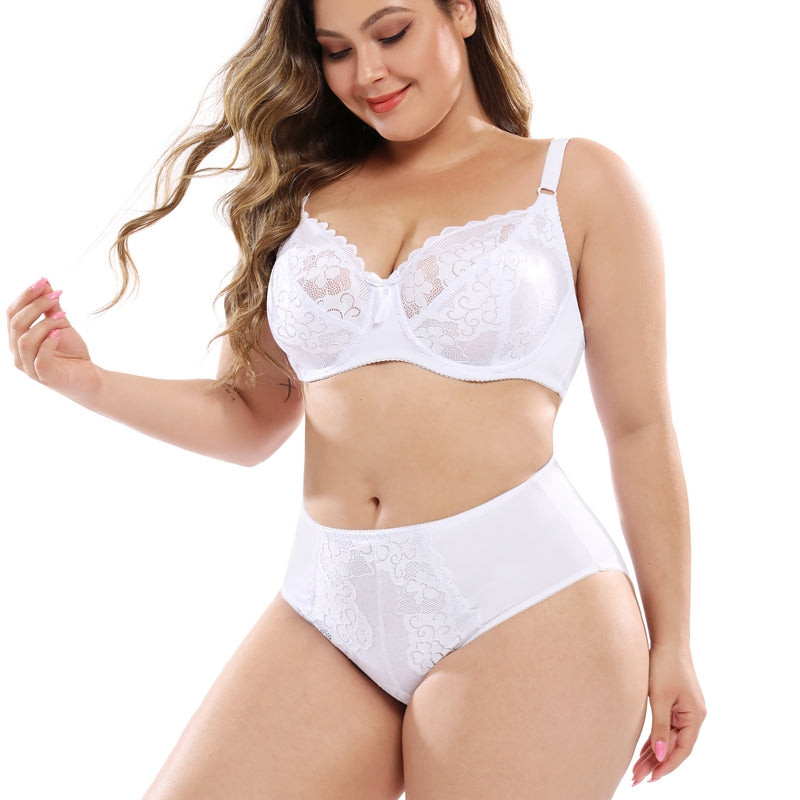 Dentelle plus la taille de soutien-gorge ensemble